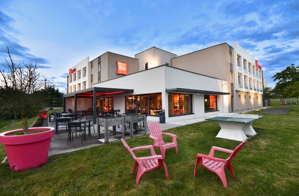 Terrasse de l'hotel Ibis Les Herbiers Puy-du-Fou